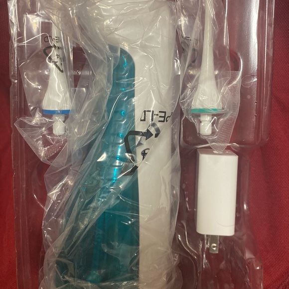 Water flosser new in box - Picture 2 of 7